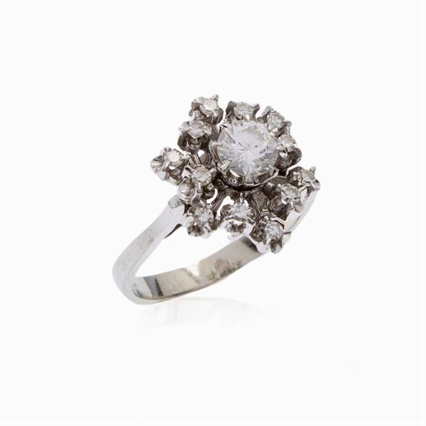 18kt white gold and diamond ring