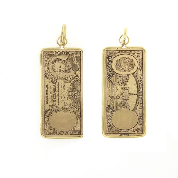 18kt yellow gold ten thousand lire pendant
