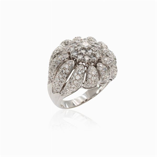 18kt white gold and diamond ring