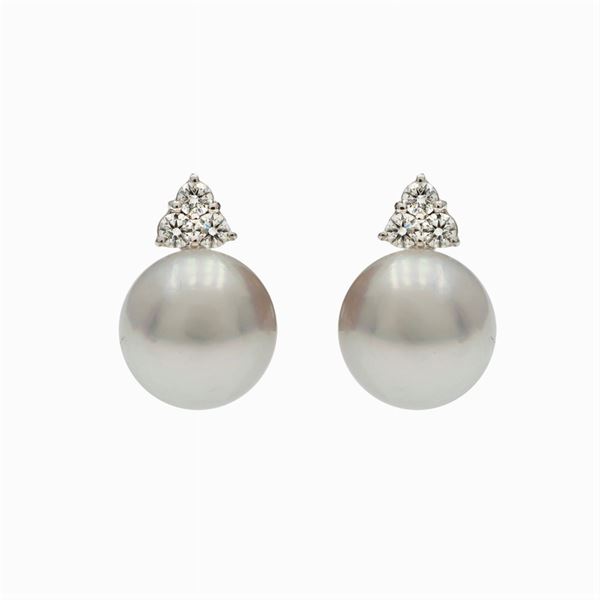 18kt white gold lobe earrings