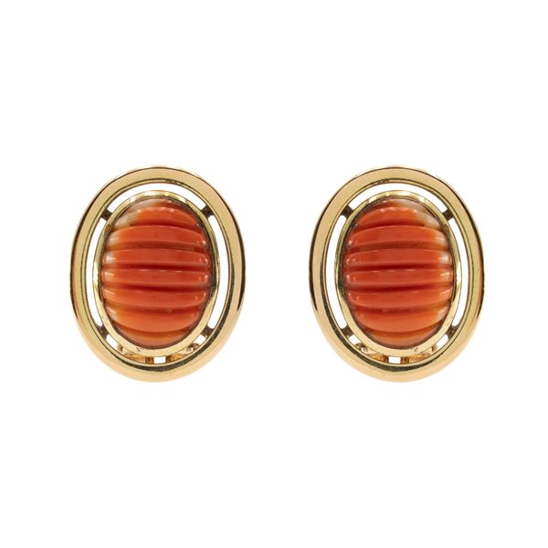 18kt yellow gold and coral lobe earrings