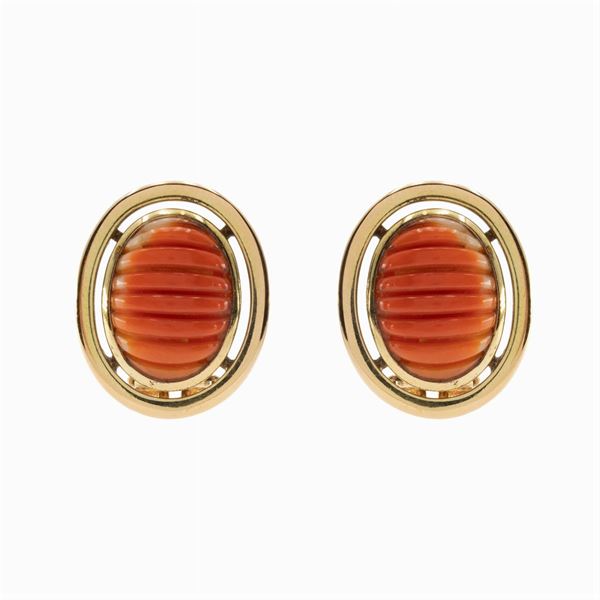 18kt yellow gold and coral lobe earrings