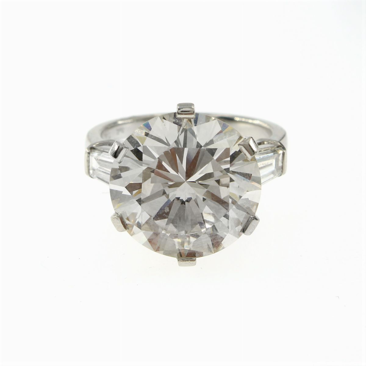 Bulgari Anello in Platino con Diamante Ct 8,12