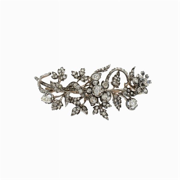Antique ramage brooch in gold, silver and coroné roses