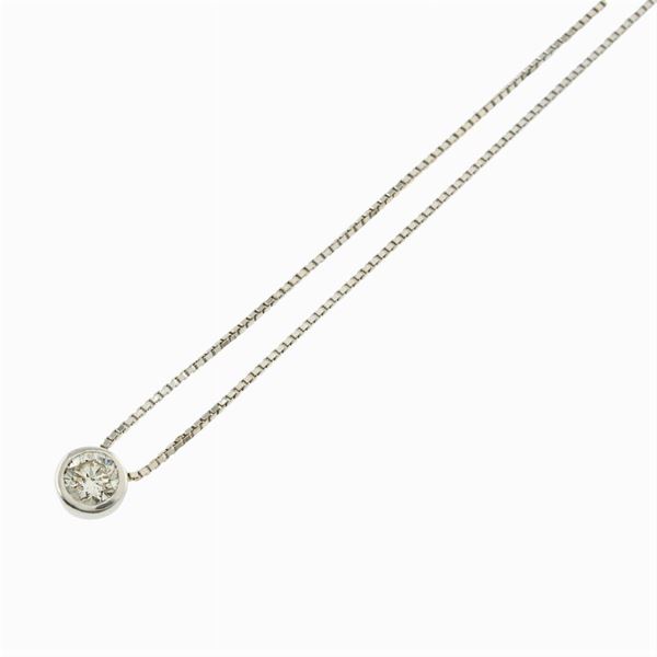 18kt white gold diamond pendant