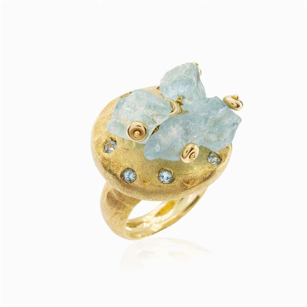 18kt sandblasted yellow gold charms ring