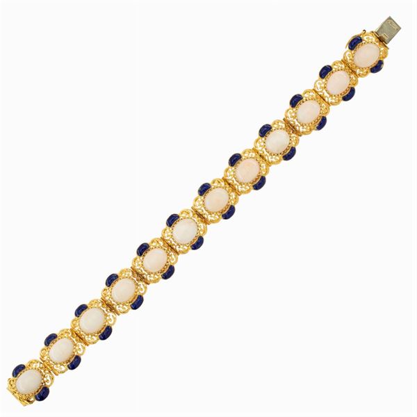 18kt yellow gold and pink coral bracelet