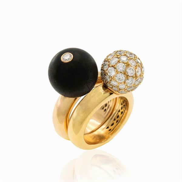 Pair of 18kt yellow and rose gold rings