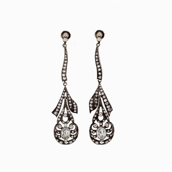 Antique pendant earrings in gold, silver and coroné roses