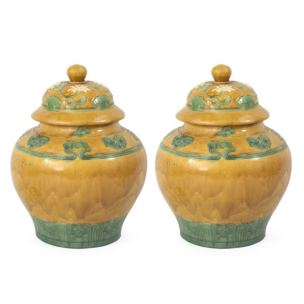 Coppia di potiches in ceramica invetriata  (manifattura orientale, XX Sec.)  - Asta Arredi, Sculture, Dipinti Antichi e del XIX Secolo - I - Colasanti Casa d'Aste