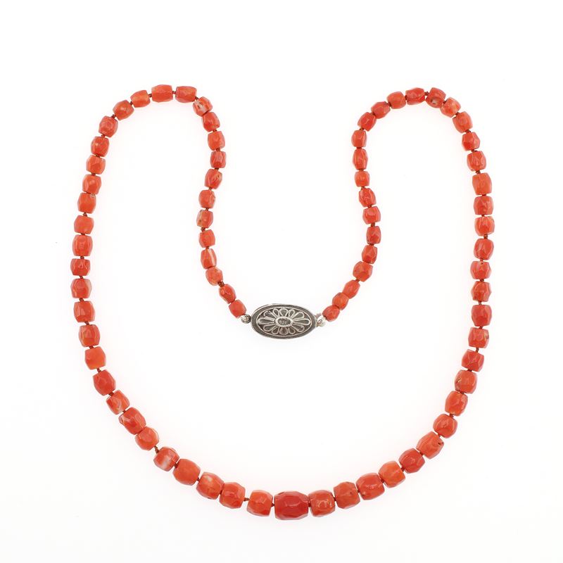 Collana Ad un Filo di Corallo Rosso
