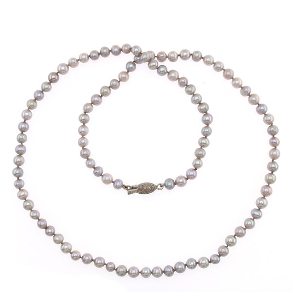 Collana ad un filo di perle grigie  - Asta Gioielli Orologi Fashion Vintage - Web Only - Colasanti Casa d'Aste