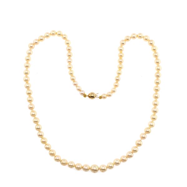 One strand of cultured pearls necklace