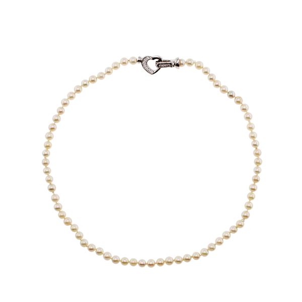 One strand of cultured pearls necklace