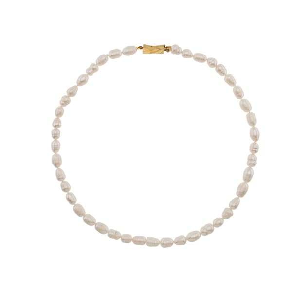 One strand of scaramazze pearls necklace