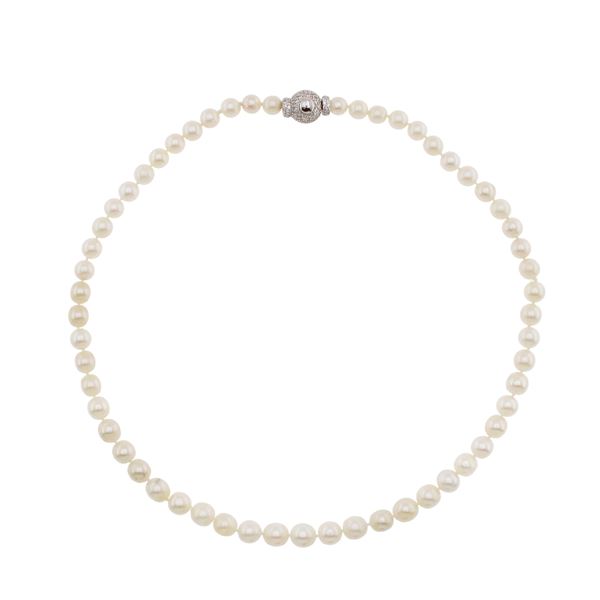 One strand of cultured pearls necklace