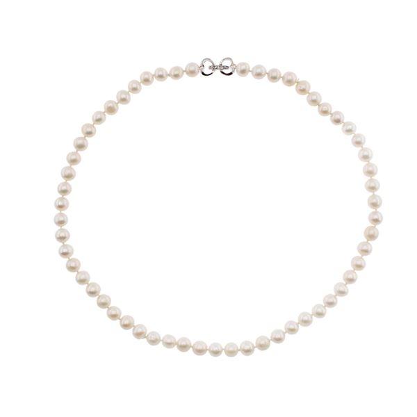 One strand of cultured pearls necklace