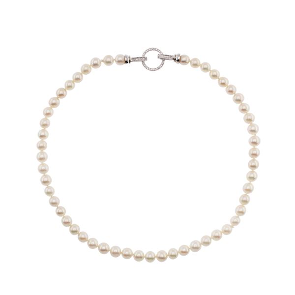 One strand of cultured pearls necklace