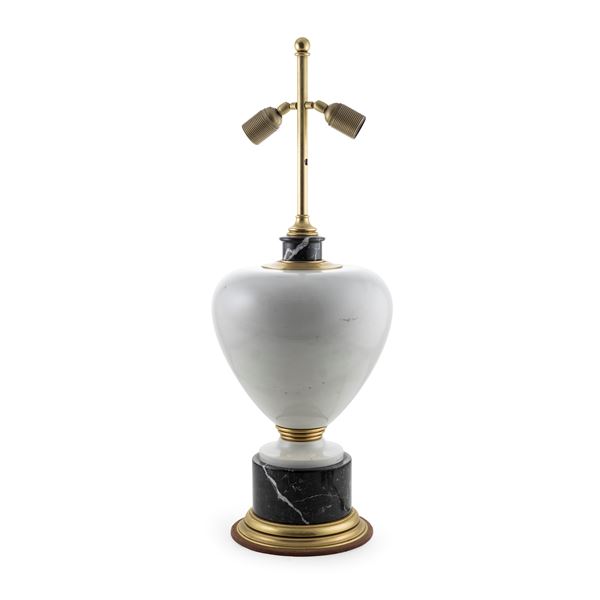 Lampada da tavolo in marmo bianco