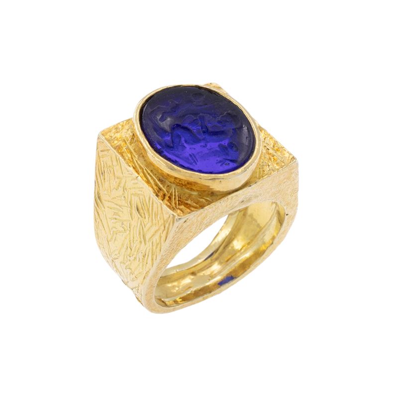 Anello in Argento Dorato con Pasta Vitrea Incisa