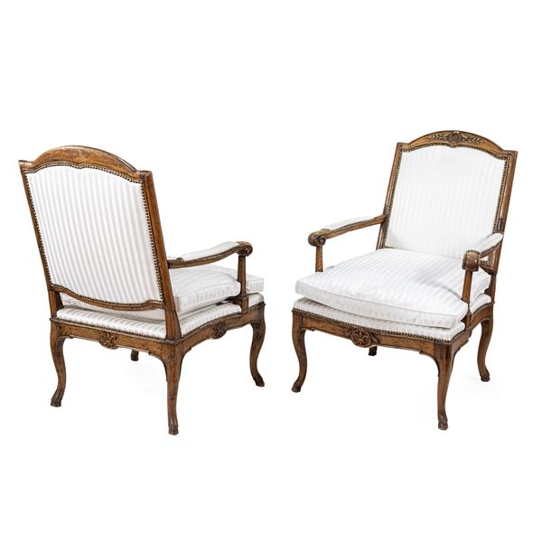 Pair of walnut armchairs  (Italy, 18th-19th century)  - Auction Old Master and 19th century Paintings Furniture and Sculptures - Colasanti Casa d'Aste