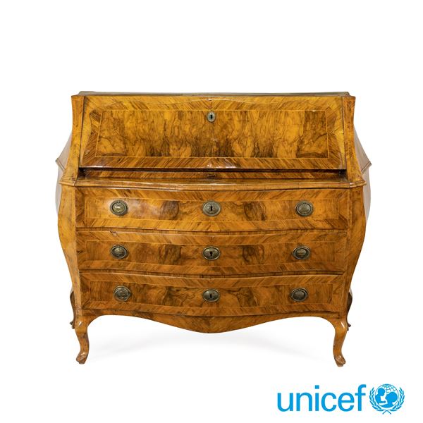 Walnut folding cabinet  (Italy, 18th-19th century)  - Auction Old Master and 19th century Paintings Furniture and Sculptures - Colasanti Casa d'Aste