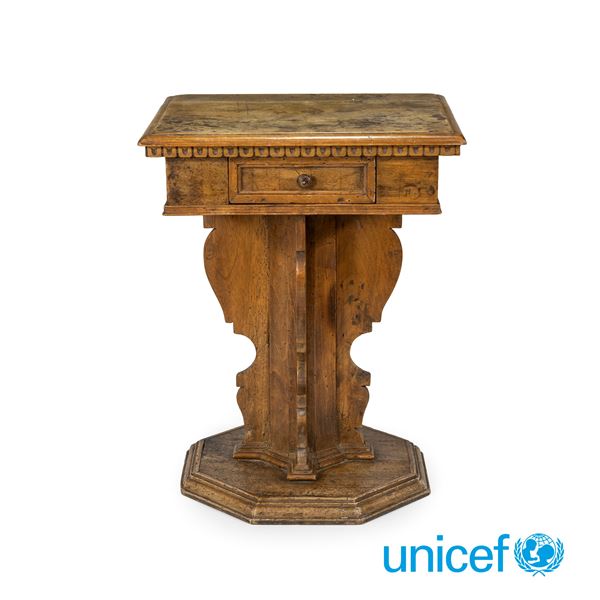 Walnut coffee table  (Italy, 18th-19th century)  - Auction Old Master and 19th century Paintings Furniture and Sculptures - Colasanti Casa d'Aste