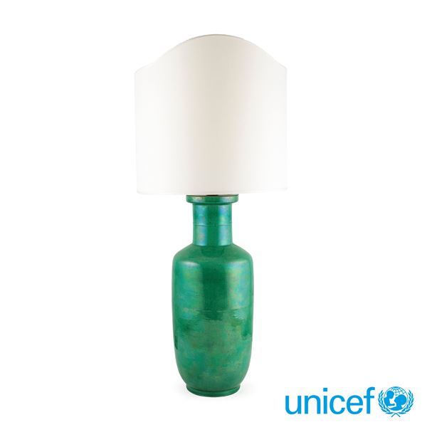 Green porcelain table lamp