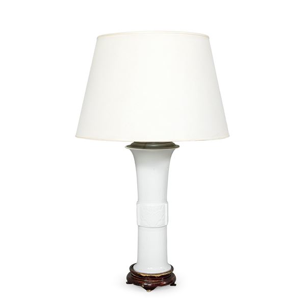 White porcelain table lamp