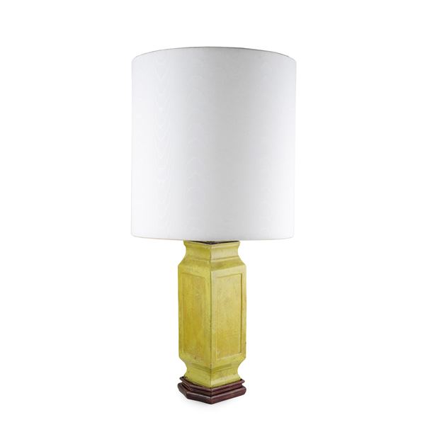 Porcelain table lamp