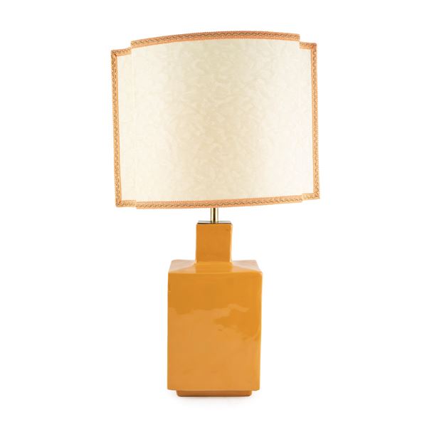 Ceramic table lamp