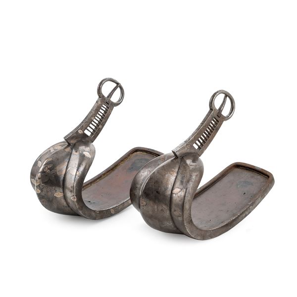 Pair of metal stirrups  (Japan, 18th-19th century)  - Auction Old Master and 19th century Paintings Furniture and Sculptures - Colasanti Casa d'Aste