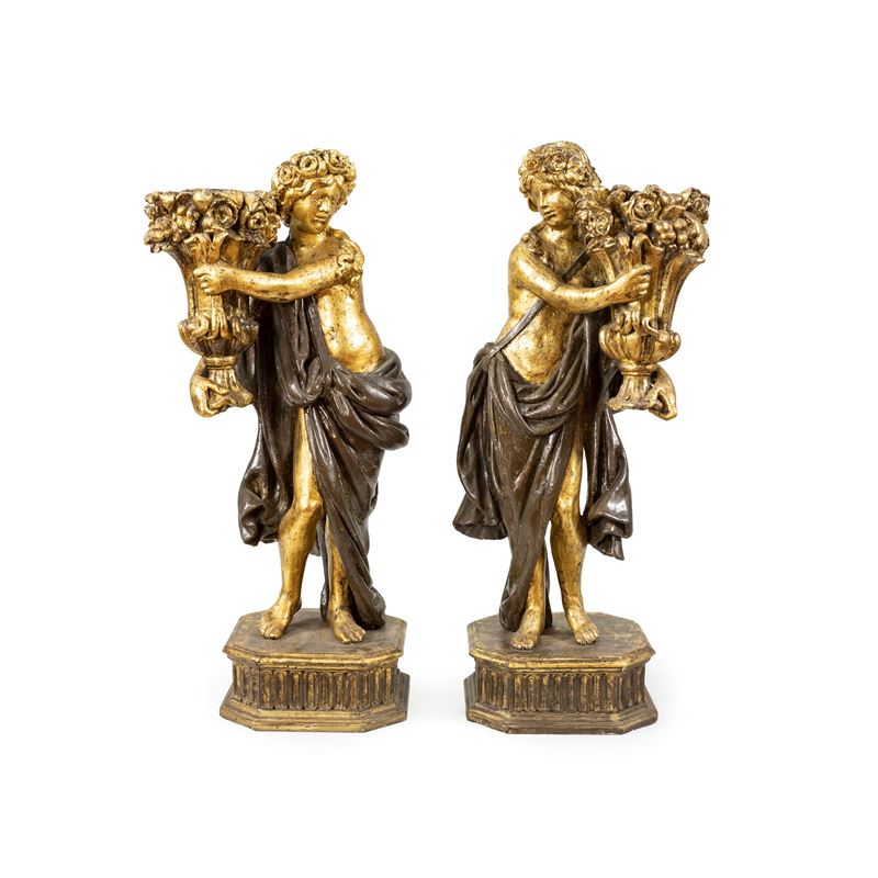 Coppia di Sculture in Legno Dorato e Laccato