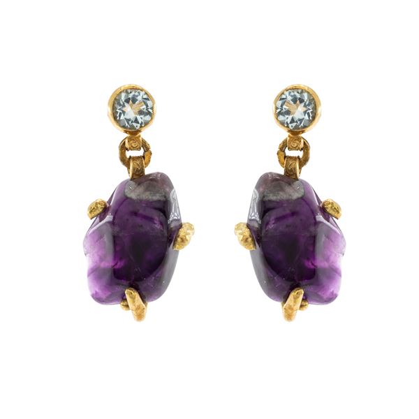 18kt yellow gold pendant earrings with raw amethysts