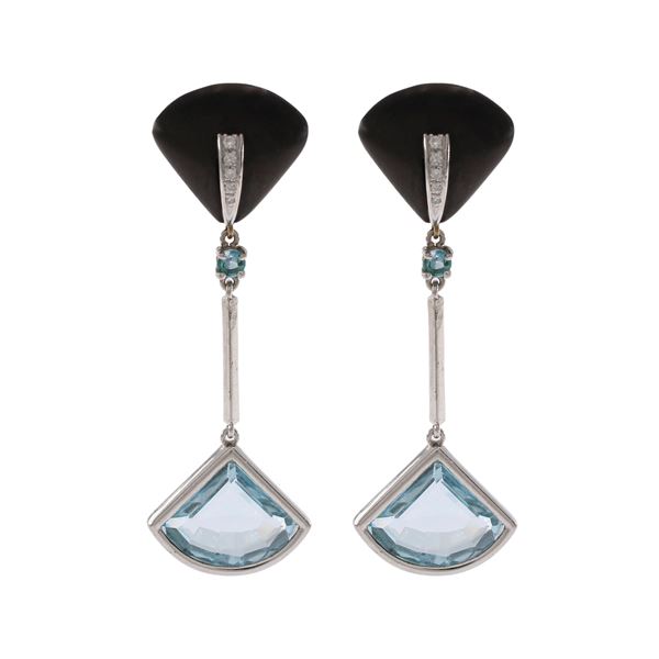 Orecchini pendenti in argento con acquamarine