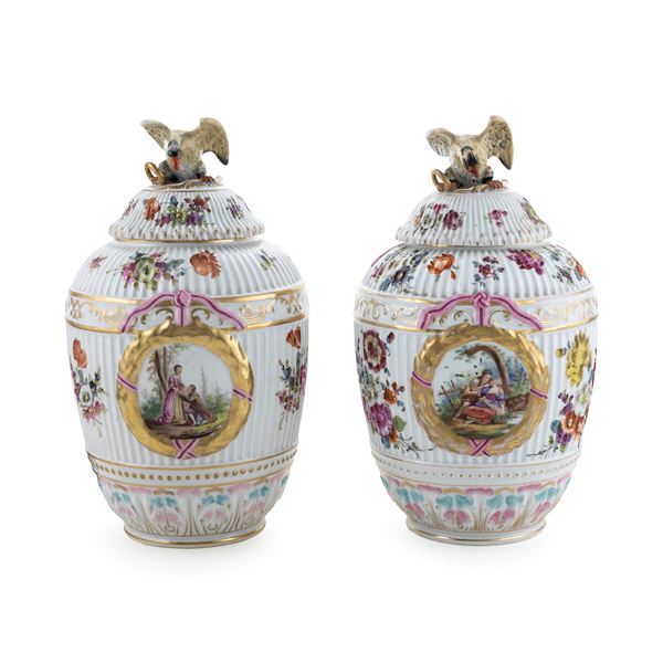 Coppia di potiches in porcellana KPM  (Berlino, XIX- XX Sec.)  - Asta Arredi, Sculture, Dipinti Antichi e del XIX Secolo - I - Colasanti Casa d'Aste