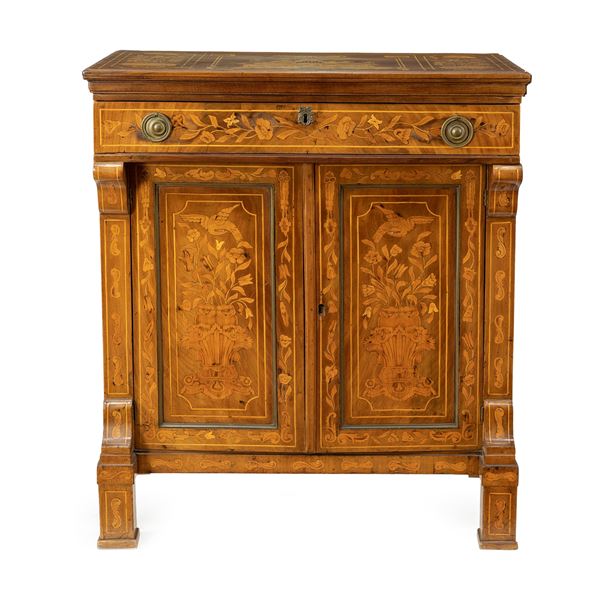 Mobile credenza in legni diversi  (Olanda, fine XVIII Sec.)  - Asta Arredi, Sculture, Dipinti Antichi e del XIX Secolo - I - Colasanti Casa d'Aste