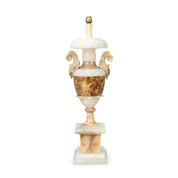 Lampada da tavolo in alabastro  (XX Sec.)  - Asta Arredi, Sculture, Dipinti Antichi e del XIX Secolo - I - Colasanti Casa d'Aste