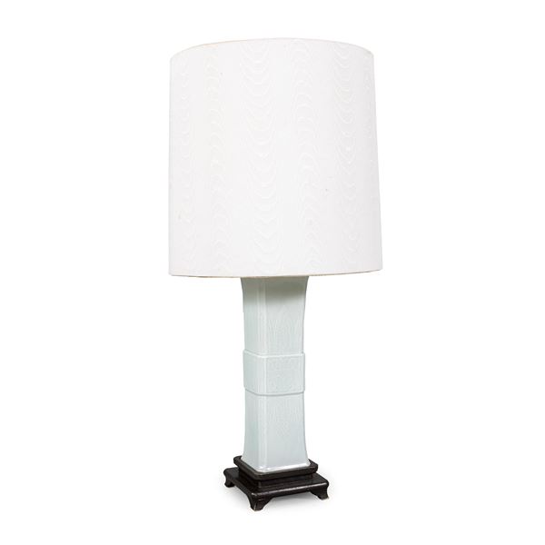 White porcelain table lamp