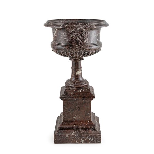 Red Levanto marble cup  (Italy, 19th-20th century)  - Auction Furniture, Sculptures, Old Master and 19th Century Paintings - I - Colasanti Casa d'Aste