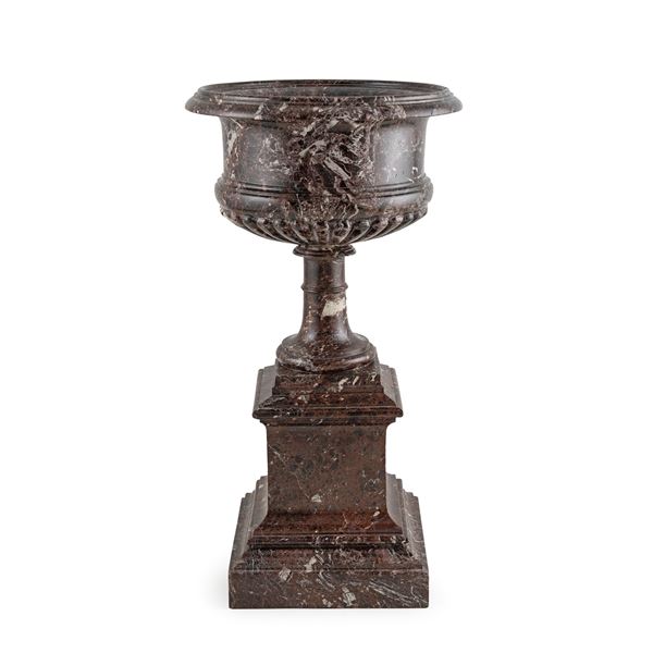 Coppa in marmo rosso Levanto  (Italia, XIX-XX Sec.)  - Asta Arredi, Sculture, Dipinti Antichi e del XIX Secolo - I - Colasanti Casa d'Aste