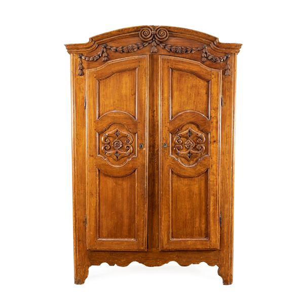Solid poplar wood wardrobe  (Piedmont late 18th century)  - Auction Furniture, Sculptures, Old Master and 19th Century Paintings - I - Colasanti Casa d'Aste