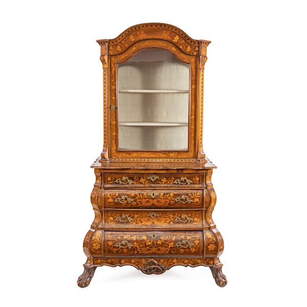 Cassettone con vetrina impiallacciata in legni vari  (Olanda, XIX Sec.)  - Asta Arredi, Sculture, Dipinti Antichi e del XIX Secolo - I - Colasanti Casa d'Aste