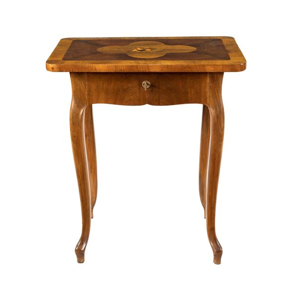 Walnut and fruit wood  bureau desk  (Italy, 19th century)  - Auction Furniture, Sculptures, Old Master and 19th Century Paintings - I - Colasanti Casa d'Aste
