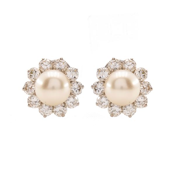Orecchini a lobo in oro bianco 18kt perle e diamanti