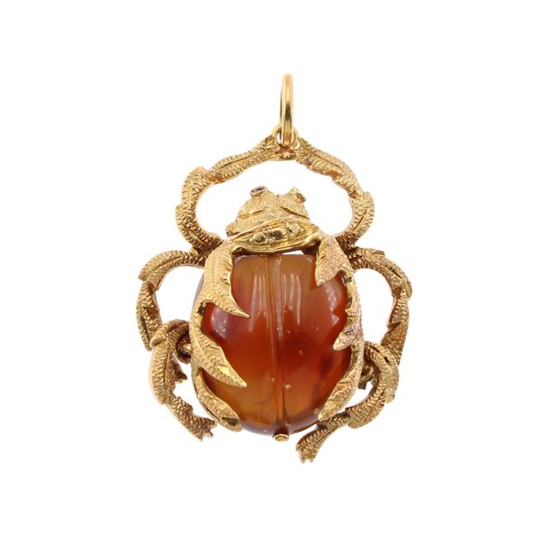 Pendente scarabeo in oro giallo 18kt e corniola