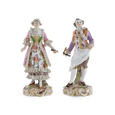 Coppia di Figure in Porcellana Policroma