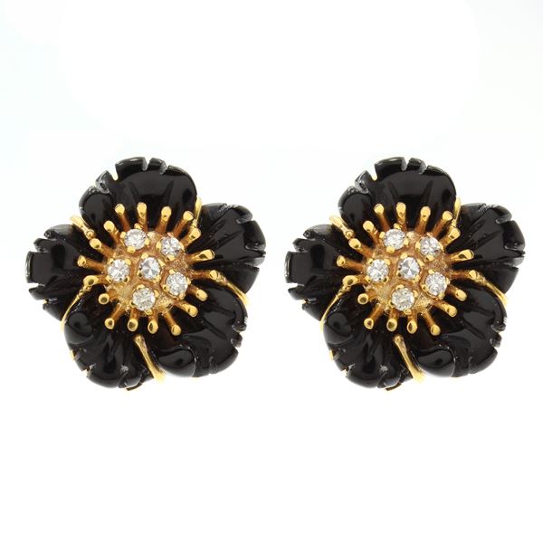 9kt yellow gold, black onyx flower lobe earrings
