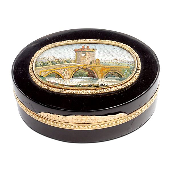 Lacquer, yellow gold and micromosaic snuffbox