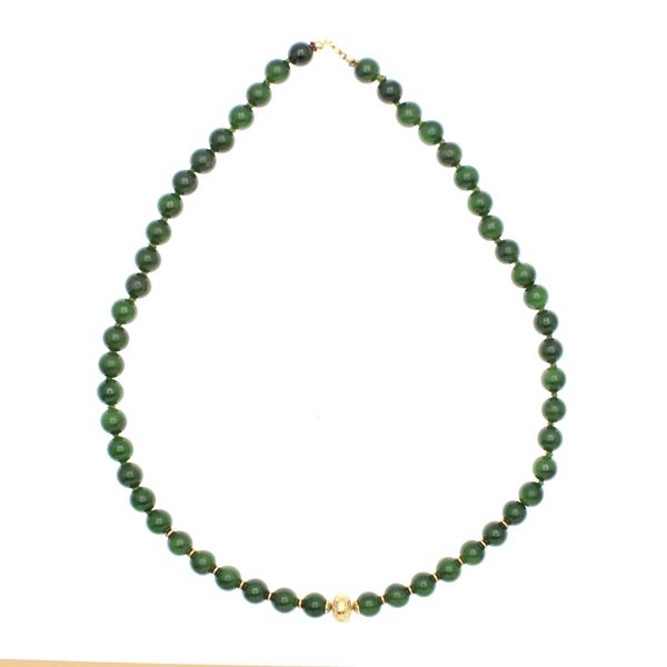 Single-strand of jadeite and 18kt yellow gold necklace